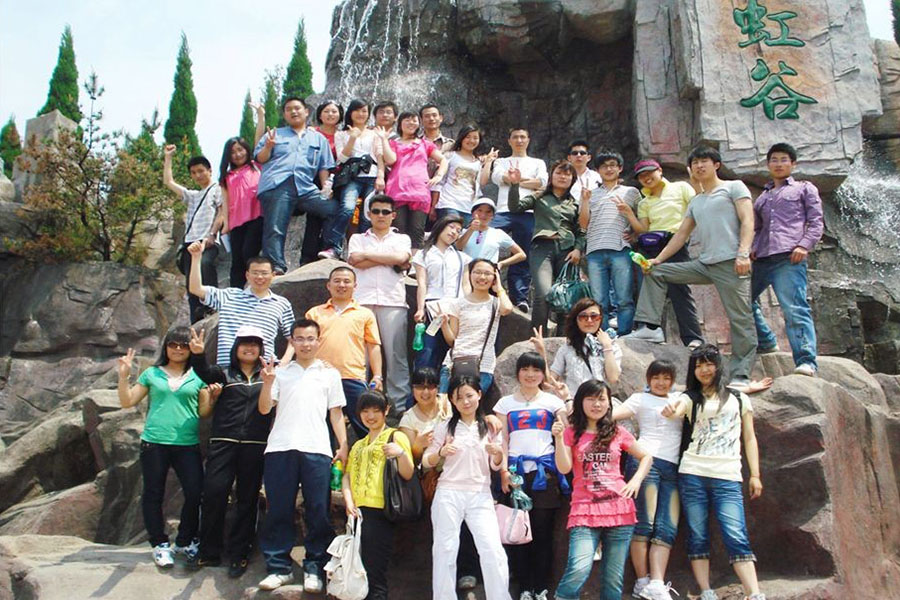 2009公司组织到沂水彩虹谷旅游